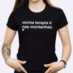 T-Shirt minha terapia é nas montanhas - comprar online