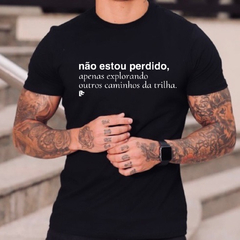 T-Shirt não estou perdido, estou explorando outros caminhos da trilha