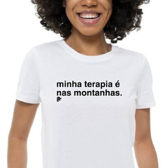 Imagem do T-Shirt minha terapia é nas montanhas