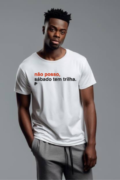 T-Shirt não posso, sabado tem trilha - las camisetas