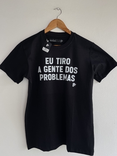 Imagem do Kit com 02 T-Shirts - Eu Coloco a gente em problemas / Eu tiro a gente dos problemas