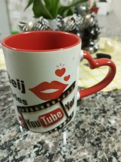 Caneca O Beijo de Áries com Nome Personalizado na internet