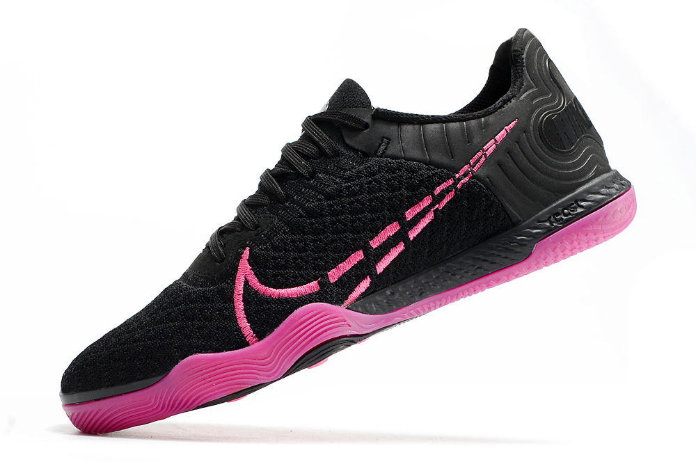 Chuteira nike preta sales com rosa