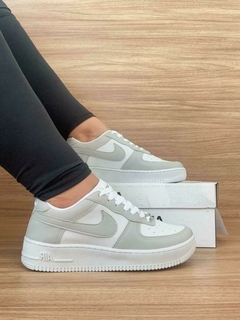 NIKE AIR FORCE PREMIUM - CINZA & BRANCO - Amanda Shoes