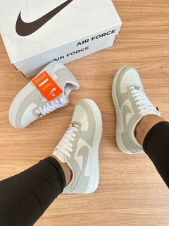 NIKE AIR FORCE PREMIUM - CINZA & BRANCO - loja online