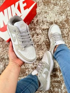 NIKE DUNK - CINZA E BRANCO na internet