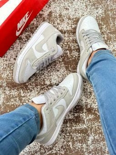 NIKE DUNK - CINZA E BRANCO