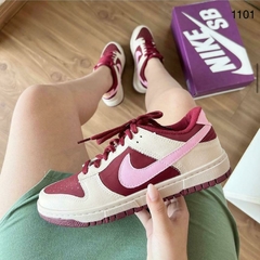 NIKE DUNK BEGE E VINHO