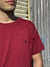 REMERA ESSENTIALS B.H. BORDO - comprar online