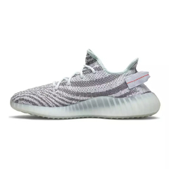 Adidas Yeezy Boost 350 v2 Blue Tint na internet