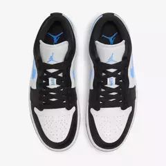 Air Jordan 1 Low Black University Blue na internet