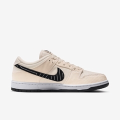 Albino & Preto x Nike SB Dunk Low Pearl White - comprar online