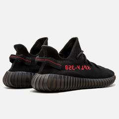 Adidas Yeezy Boost 350 v2 Black Red (Bred) na internet