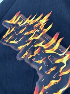 Camiseta Stussy Logo Fire - loja online