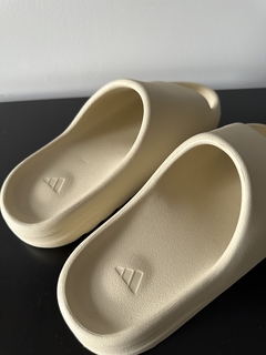 (VENDIDO) - Yeezy Slide Bone - comprar online