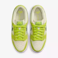 Nike SB Dunk Low Pro Sour Apple na internet