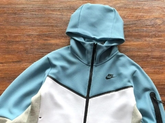 Nike Tech Fleece Baby Blue & White na internet