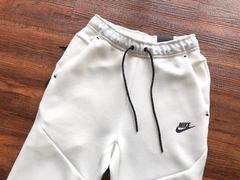 Nike Tech Fleece white na internet