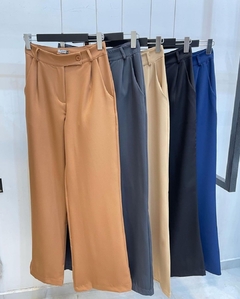 Calça em alfaiataria pantalona - Maria's Moda Modesta