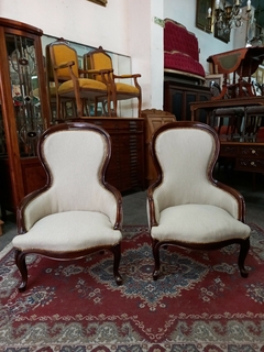 Par De Antiguos Sillones Coloniales En Caoba - ManyAntiques