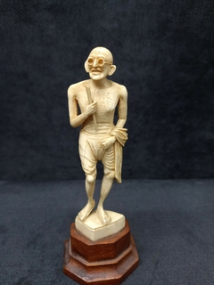 Figura En Material Noble Gandhi - comprar online