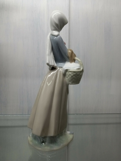 Figura Porcelana Lladro Dama Con Gallina - comprar online