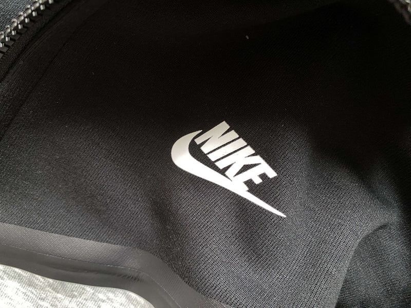 Conjunto Nike Tech Fleece - Branco/Preto/Cinza
