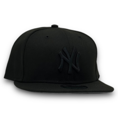 YANKEES BLACK BLACK SNAPBACK