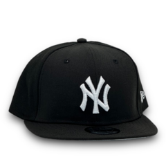 YANKEES BLACK SNAPBACK