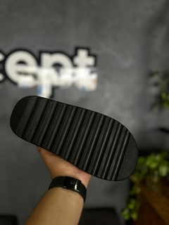 SLIDE NUVEM AEROPOSTALE AERO PRETO - koncept