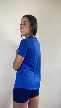 Baby Look Alongada Azul Royal - comprar online