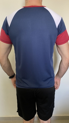 Camiseta Dry Fit Recortes Azul/Vermelho - comprar online