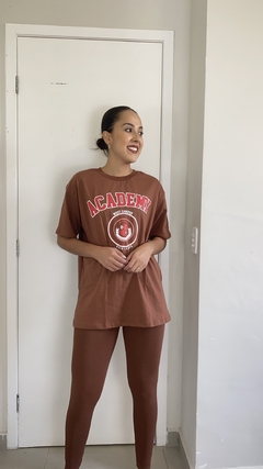 Oversized Raissa Academy Marrom na internet