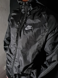 Campera Rompeviento Nike - comprar online