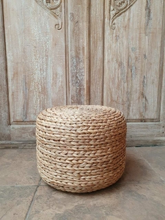 VTN002 - Puff jacinto de agua - 40x30 cm