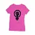 Camisa feminina baby look na cor rosa com estampa feminista na parte de trás, apresentando um punho cerrado e o símbolo do feminismo.