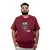 Camiseta masculina plus size na cor bordô com estampa de caveira e detalhes em vermelho e verde.