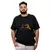 Camiseta preta masculina plus size com estampa de Deadpool e Wolverine formando um coração com as garras.