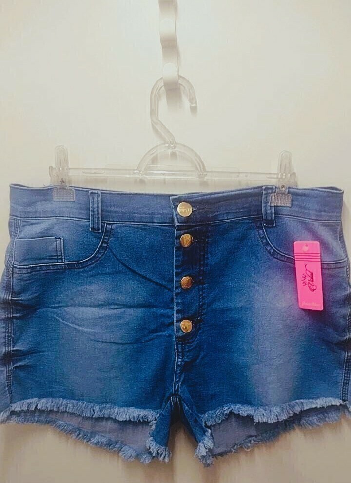 Short jeans com elastano plus size