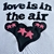 Broken Planet Love is in the air T-shirt na internet