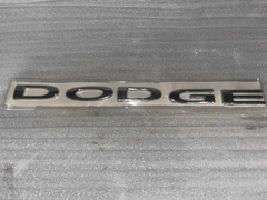 Emblema letra Dodge mediano - comprar en línea