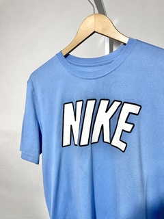 T-SHIRT NIKE DRI-FIT / TAMANHO M na internet