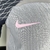 camisa-tottenham-treino-23-24-jogador-nike-masculina-cinza-com-detalhes-em-rosa-e-amarelo