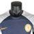 camisa-chelsea-treino-23-24-jogador-nike-masculina-azul-com-detalhes-em-branco-e-dourado