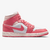 Air Jordan 1 Mid Strawberries and Cream na internet