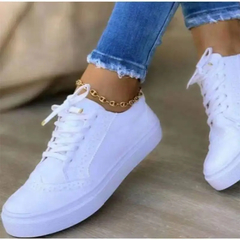 Sapato Branco de Salta Baixo Feminino da -Nelule