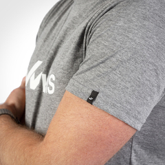 REMERA HOMBRE WEIS LOGO / GRIS - tienda online