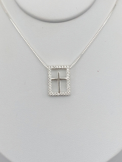 Colar com Crucifixo com Pedras de Zirconia na internet