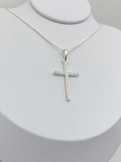 Colar com Crucifixo - comprar online