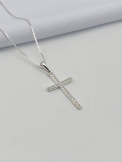 Colar com Crucifixo na internet